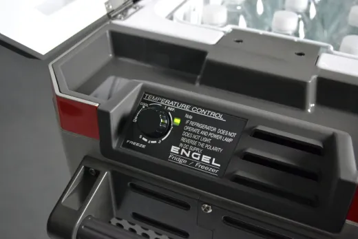 ENGEL Aktions-Kühlbox 40L 12/24/230V inkl. Einsatzkorb