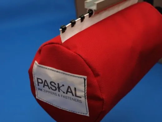 Zip-Keder Perlenkette 9mmØ 37mm PVC Fahne