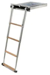 Eingebaute Treppe mit Teakstufen